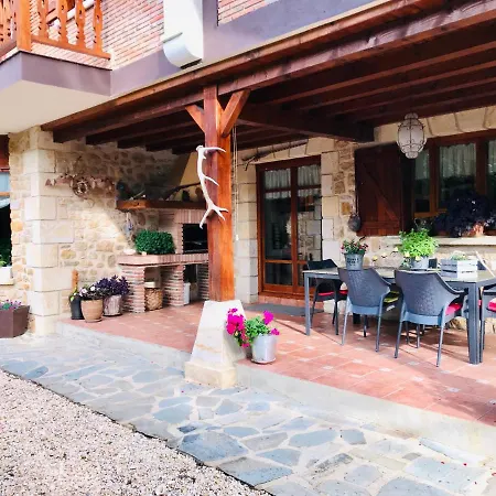 Дом отдыха Caserio Arrigorri Familiar Con Jardin Y Vistas Al Gorbea, Alava Мургуия
