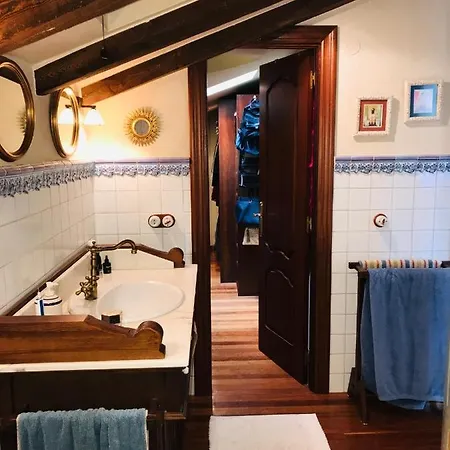 Дом отдыха Caserio Arrigorri Familiar Con Jardin Y Vistas Al Gorbea, Alava Мургуия