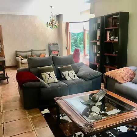Дом отдыха Caserio Arrigorri Familiar Con Jardin Y Vistas Al Gorbea, Alava Мургуия