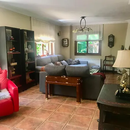 Дом отдыха Caserio Arrigorri Familiar Con Jardin Y Vistas Al Gorbea, Alava